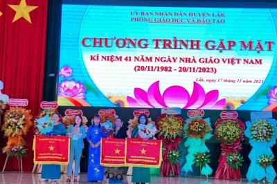 Năm học 2022- 2023 trường vinh dự được nhận cờ thi đua của UBND tỉnh