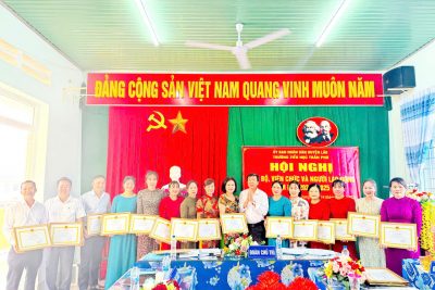 Hội nghị cán bộ, viên chức và người lao động năm học 2024-2025 tại trường TH Trần Phú.