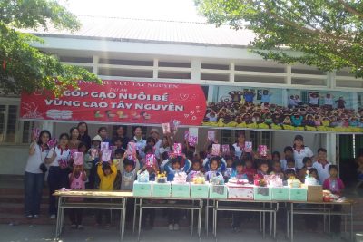 Dự án “góp gạo nuôi bé vùng cao” của CLB hiến máu khu vực Tây Nguyên, tháng 4 năm 2024 tại trường tiểu học Trần Phú.